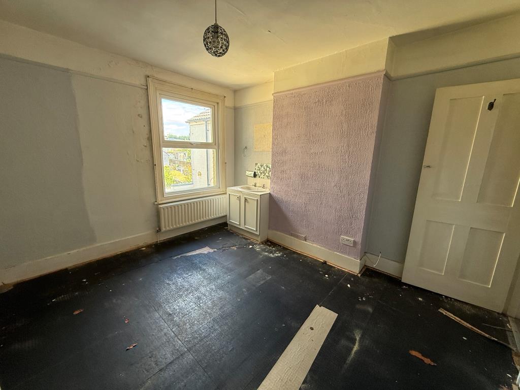Lot: 97 - PAIR OF FLATS WITH PART VACANT POSSESSION - Upper Flat - Bedroom